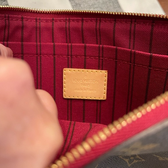 Louis Vuitton Pouchette wristlet - Picture 4 of 6